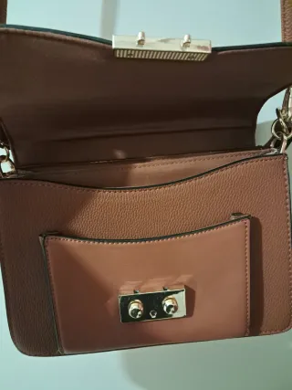 Bolso Marrón Stradivarius Cierre Dorado