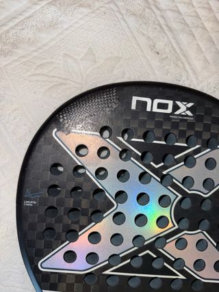 Pala de pádel NOX AT10 12K