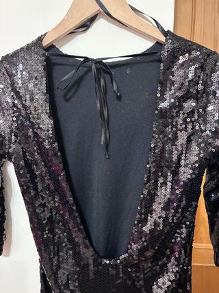 Vestido lentejuelas negras con espalda abierta