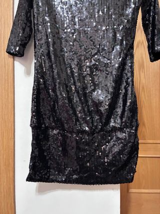 Vestido lentejuelas negras con espalda abierta
