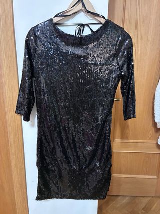 Vestido lentejuelas negras con espalda abierta