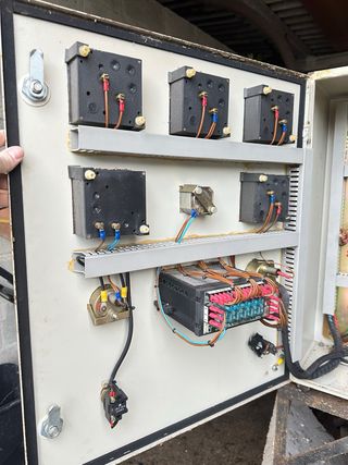 Generador Eléctrico GENESAL para Nave