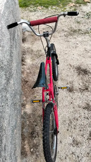 Bicicleta BMX Forever Roja y Negra