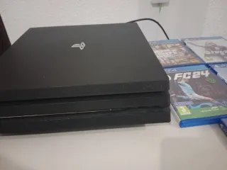 Consola PS4 Pro Nera + 5 Giochi