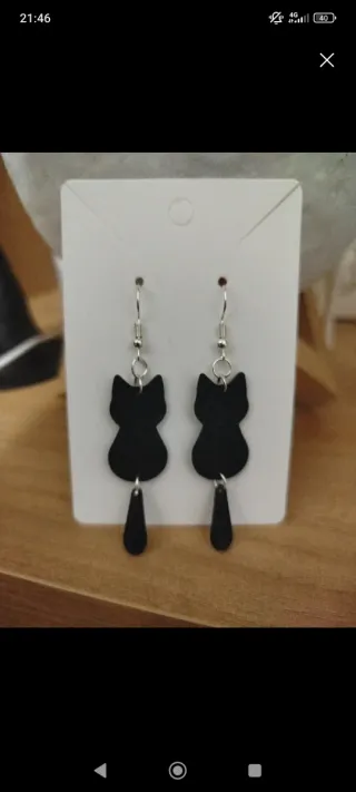 Pendientes de gato negros