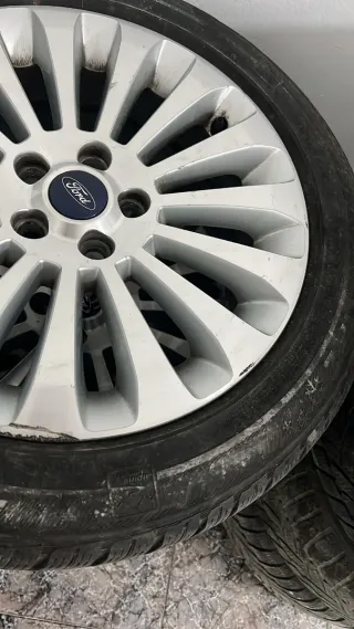 Llantas Ford con Neumáticos