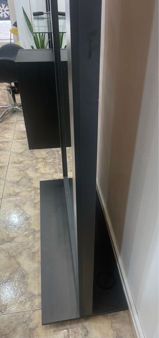 Espejo de pie negro y transparente