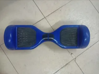 Overboard in blu, ben curato e in buone condizioni. Non ha il caricatore ma ha una custodia nera per riporlo.