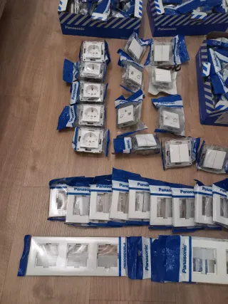Lote de mecanismos eléctricos Panasonic nuevos