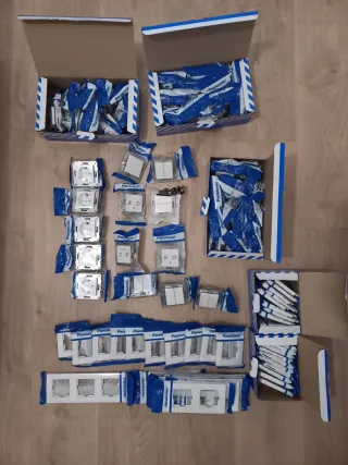 Lote de mecanismos eléctricos Panasonic nuevos