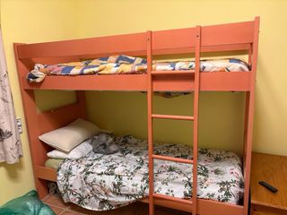 Literas de madera con colchones