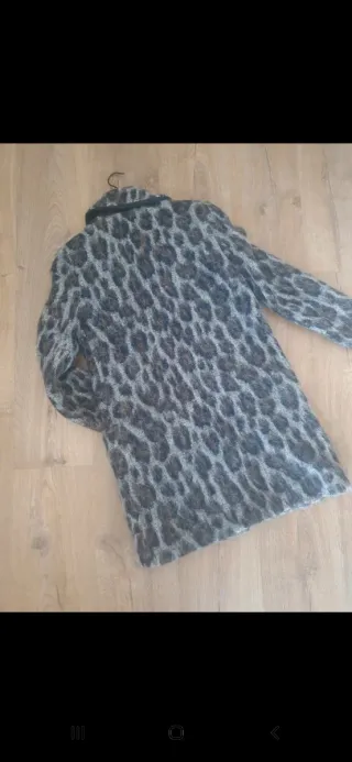 Abrigo Zara estampado leopardo