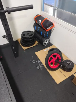 Banco de pesas UFC con barra