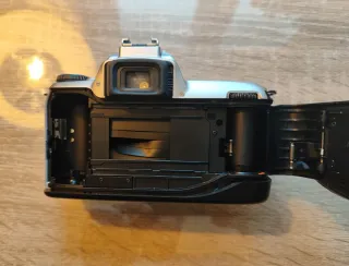 Cuerpo Nikon F65. Leer