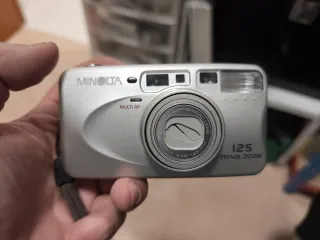 Cámara Minolta Riva Zoom 125 Plata