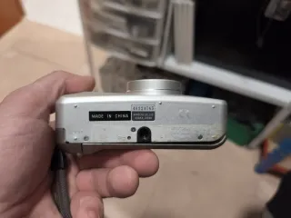 Cámara Minolta Riva Zoom 125 Plata