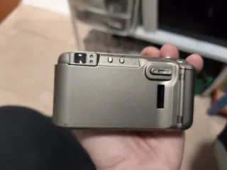 Cámara Minolta Riva Zoom 125 Plata