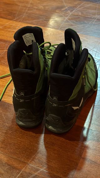 Botas de montaña Salewa verdes y negras