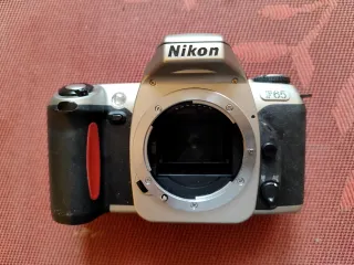Cuerpo Nikon F65. Leer.