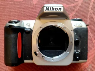 Cuerpo Nikon F65. Leer.