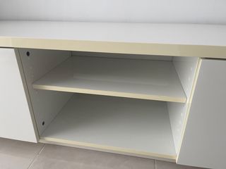 Mueble TV blanco y beige