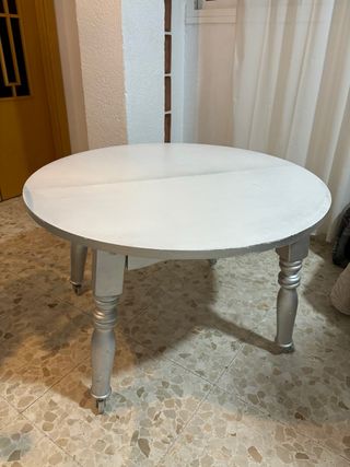 Mesa redonda extensible con ruedas