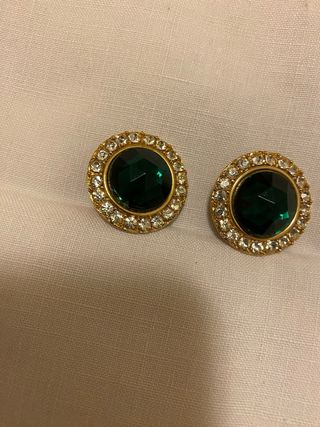 Orecchini bigiotteria con pietre verdi