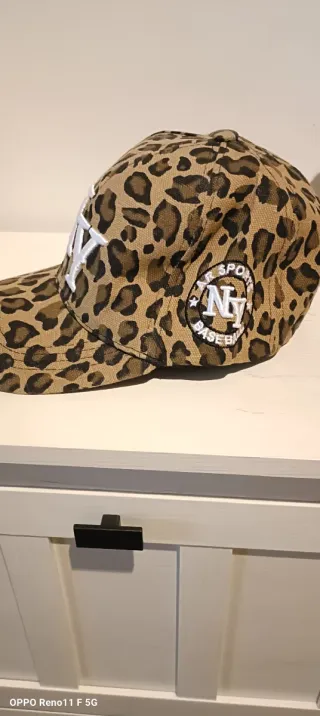 Gorra NY estampado leopardo