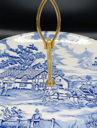 Bandeja tartera con asa dorada