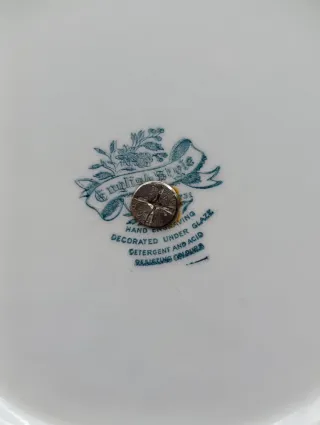 Bandeja tartera con asa dorada