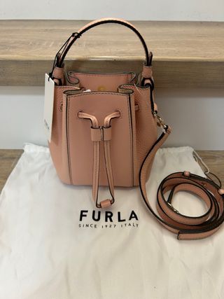 Bolso FURLA saco de piel bovina rosa.