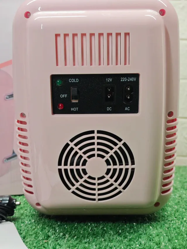 Mini Geladeira YASHE 4L Cosmética Carro Novo