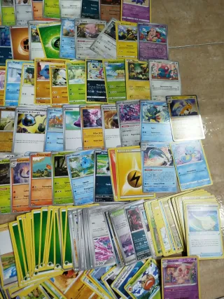 Carte Pokémon + 2 lotti di giocattoli