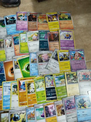 Carte Pokémon + 2 lotti di giocattoli