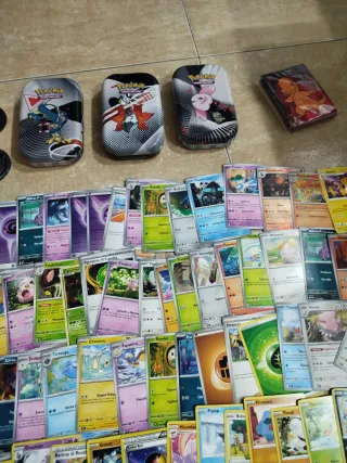Carte Pokémon + 2 lotti di giocattoli