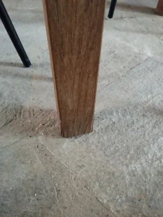 Mesa redonda de madera, extensible.