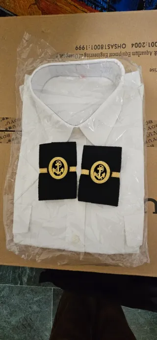 Camisa blanca oficial/patrón