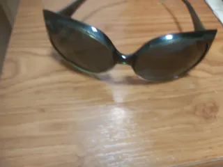 Gafas de sol verde oscuro