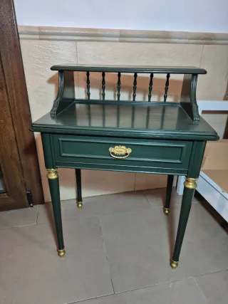 Mesilla telefonera verde madera caoba