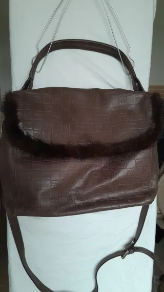 Bolso marrón de Roberto Verino.