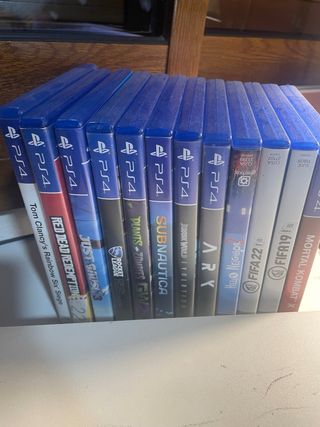 Consola PS4 Pro Bianca + Mando + Giochi