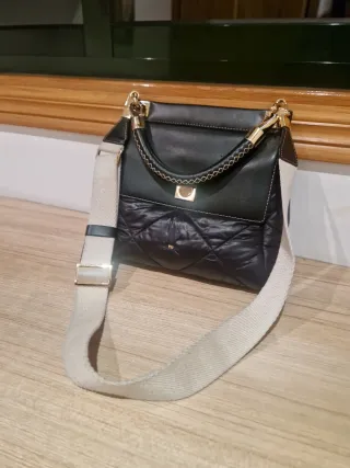 Bolso negro y dorado