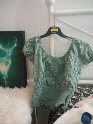 Camiseta verde bordada talla L