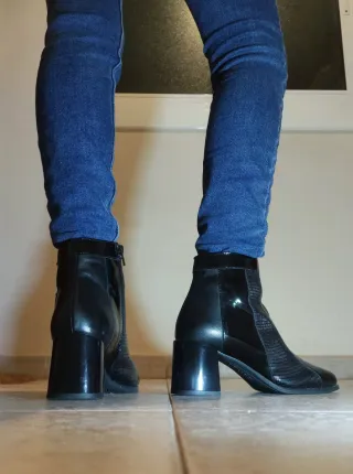 Botines negros Pitillos piel y charol