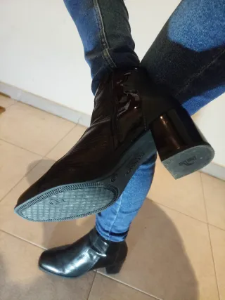 Botines negros Pitillos piel y charol