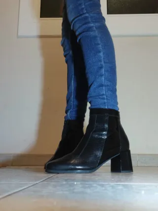 Botines negros Pitillos piel y charol