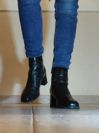 Botines negros Pitillos piel y charol