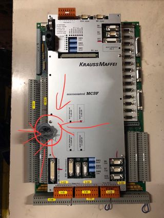 Pantalla y panel control Krauss Maffei.