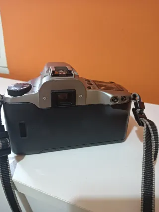 Cámara Canon EOS 3000 EF 28-80mm