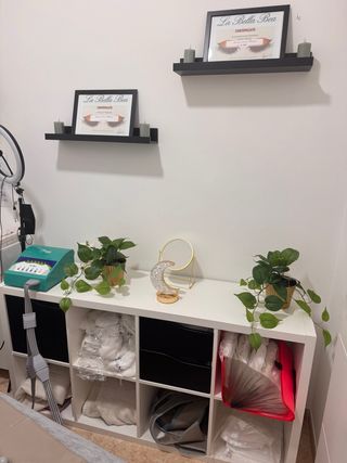 Mueble auxiliar blanco y negro